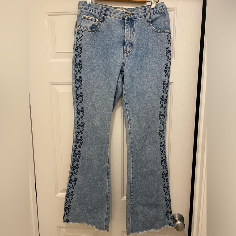 zana•di Jeans with embroidery on legs
